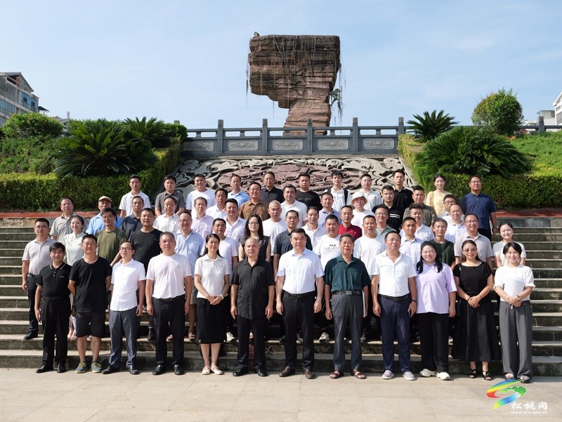 紀(jì)念中國人民抗日戰(zhàn)爭(zhēng)暨世界反法西斯戰(zhàn)爭(zhēng)勝利80周年 銅仁市青年書法家書法篆刻精品展開幕