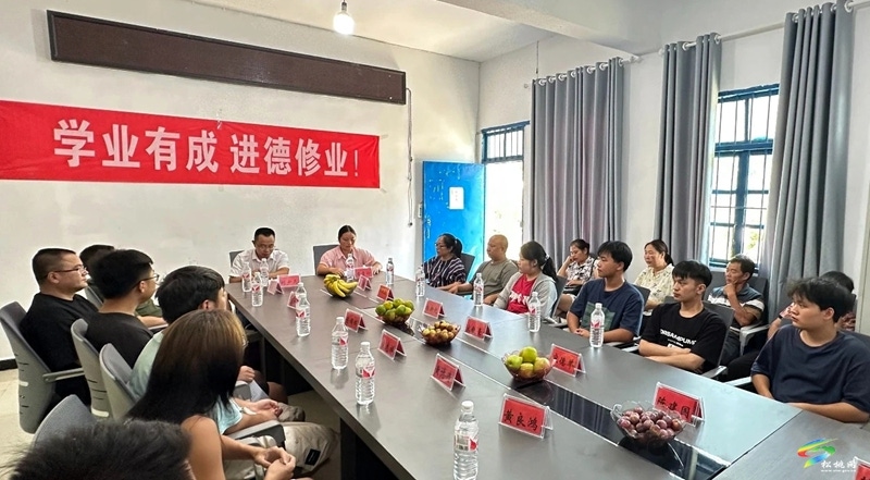 劉少凡：助學(xué)為基?善行為翼?深耕反哺潤?quán)l(xiāng)鄰