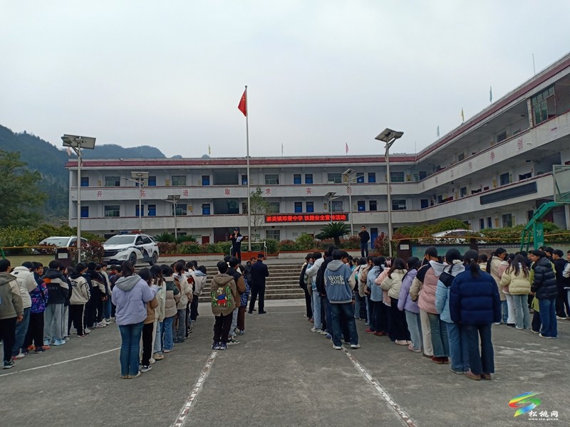 孟溪鐵路派出所民警深入寨英鎮(zhèn)鄧堡片區(qū)開展鐵路法治宣傳教育活動(dòng)
