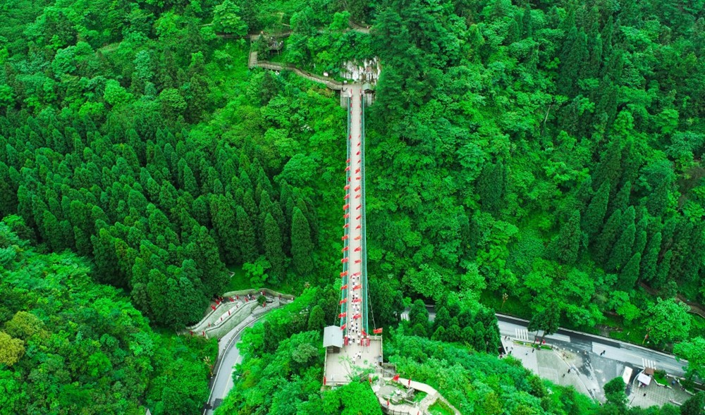 大力弘揚(yáng)遵義會議精神 加強(qiáng)紅色資源保護(hù)傳承利用！《貴州日報》今日推出第三十九期“悟思想偉力·看實(shí)踐創(chuàng)新”特別報道