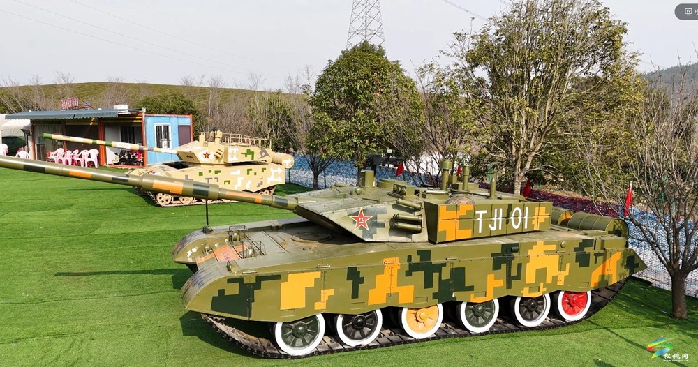 飛機(jī)、坦克……雄兵利器重磅亮相大坪七彩樂(lè)園！遛娃娛樂(lè)、國(guó)防教育兩不誤