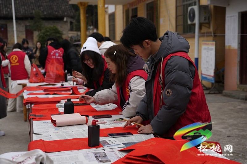 世昌街道：福入萬戶“年味紅”書寫青春“志愿橙”