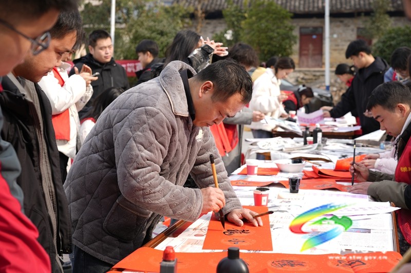 世昌街道：福入萬戶“年味紅”書寫青春“志愿橙”
