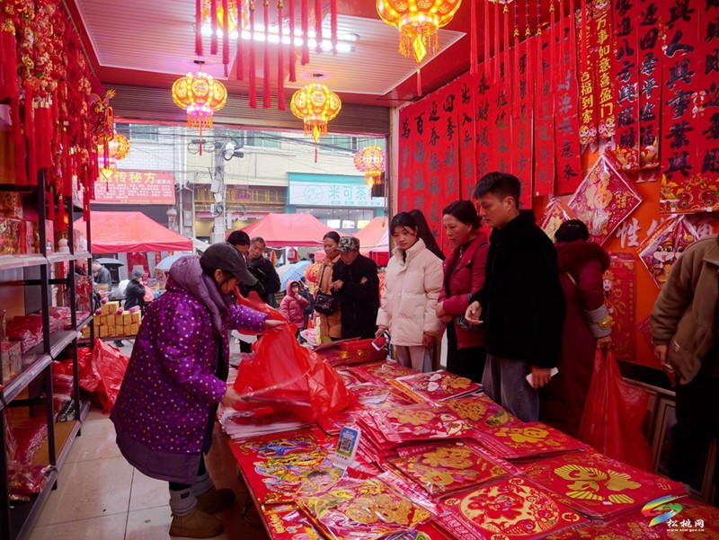 【新春走基層】趕年場  置年貨  松桃鄉(xiāng)村年味濃