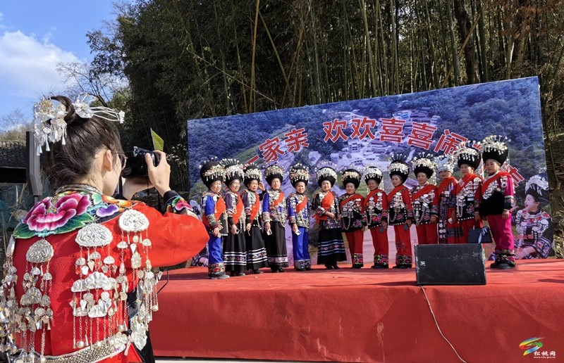 【網(wǎng)絡(luò)中國節(jié)·春節(jié)】松桃：歡歡喜喜鬧新春