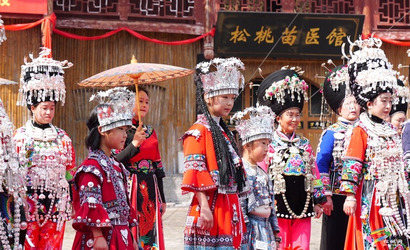 【網(wǎng)絡(luò)中國節(jié)·春節(jié)】松桃：“村T”大舞臺 秀出民族風(fēng)