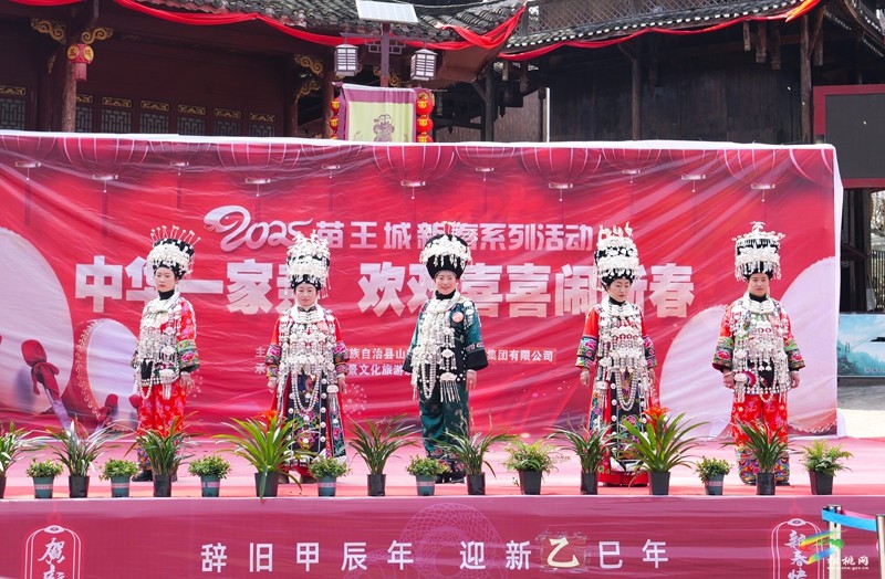 【網(wǎng)絡(luò)中國節(jié)·春節(jié)】松桃：“村T”大舞臺 秀出民族風(fēng)