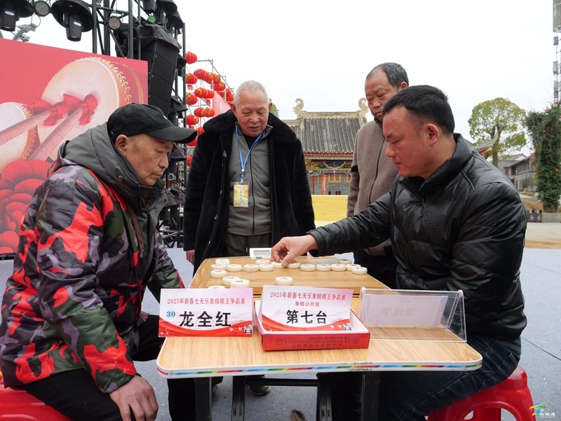 松桃：新春“棋”樂(lè)無(wú)窮  中國(guó)象棋“棋王”挑戰(zhàn)賽火熱開(kāi)賽
