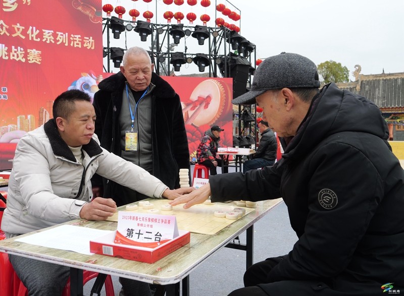 松桃：新春“棋”樂(lè)無(wú)窮  中國(guó)象棋“棋王”挑戰(zhàn)賽火熱開(kāi)賽