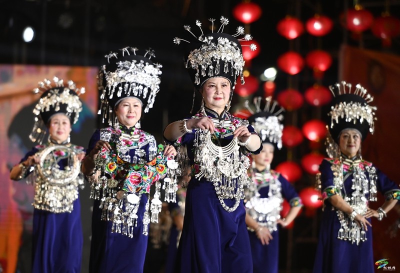 松桃：春之美——“民族非遺繡”銀飾服裝展演盛大啟幕