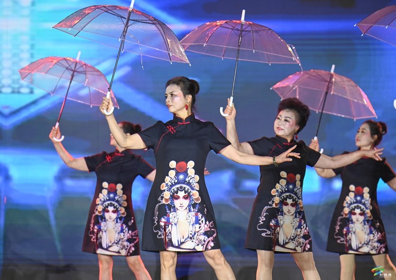 松桃：春之美——“民族非遺繡”銀飾服裝展演盛大啟幕