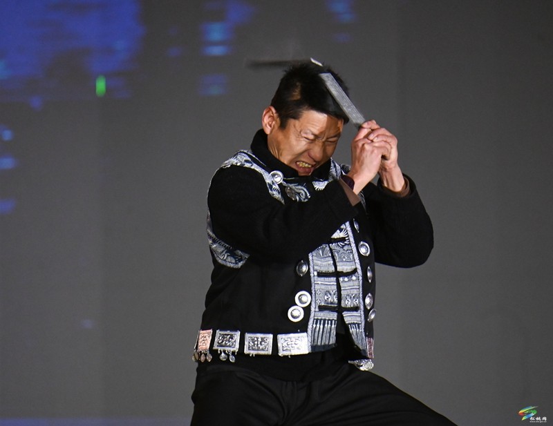 松桃：春之美——“民族非遺繡”銀飾服裝展演盛大啟幕