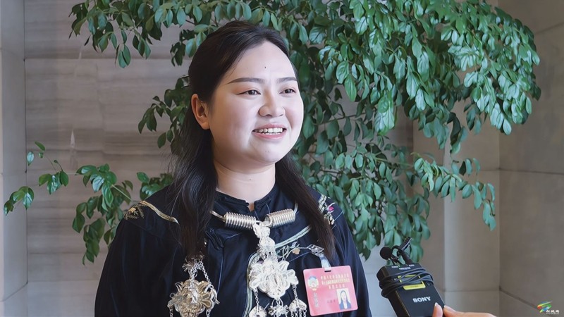 政協(xié)委員分組討論 建言獻(xiàn)策共謀新篇