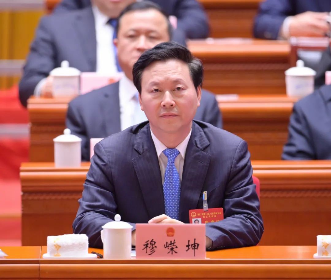 市三屆人大五次會(huì)議勝利閉幕