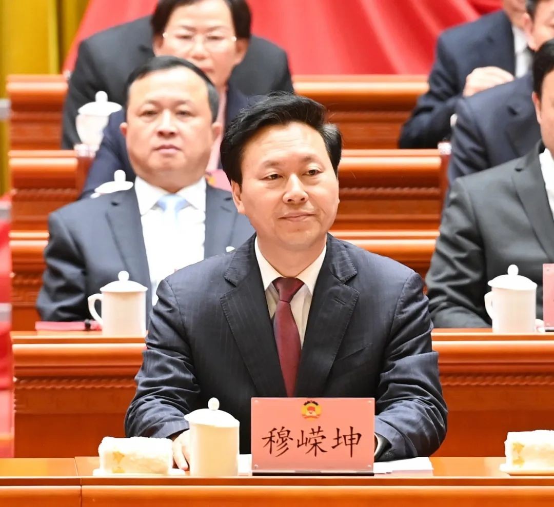 市政協(xié)三屆四次會議勝利閉幕
