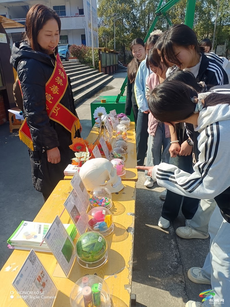 【未成年人保護(hù)】法治宣傳進(jìn)校園 寨英鎮(zhèn)開展禁毒第一課