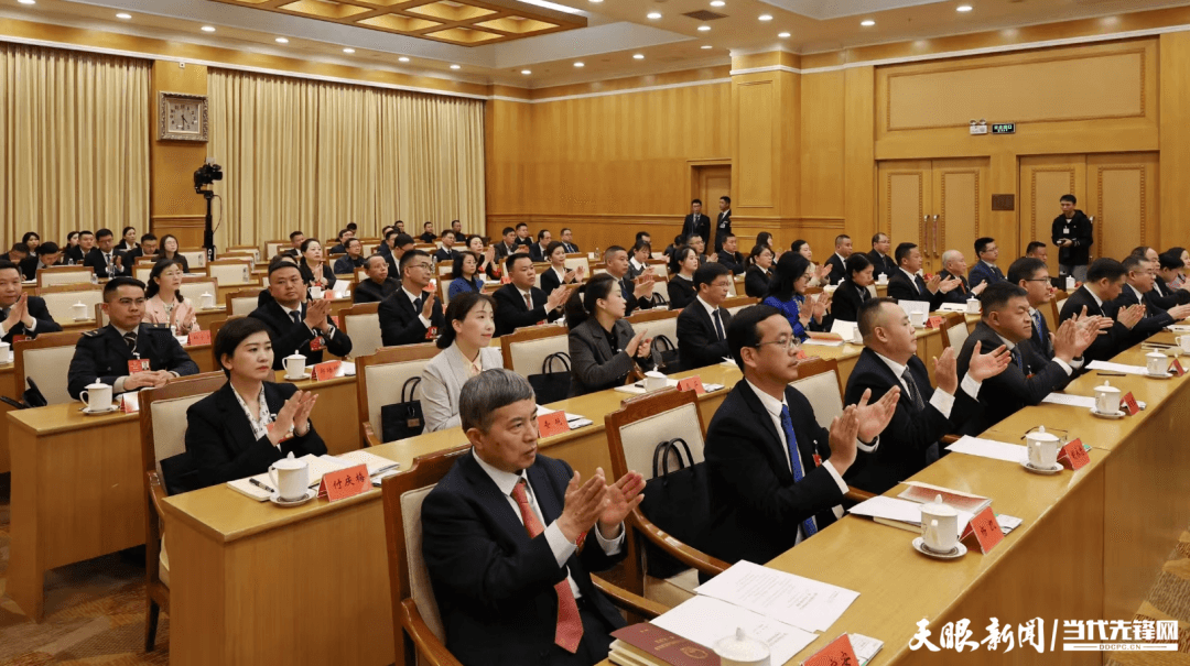 貴州代表團(tuán)舉行組團(tuán)會(huì)議 推選徐麟為代表團(tuán)團(tuán)長(zhǎng) 李炳軍陶長(zhǎng)海為副團(tuán)長(zhǎng)