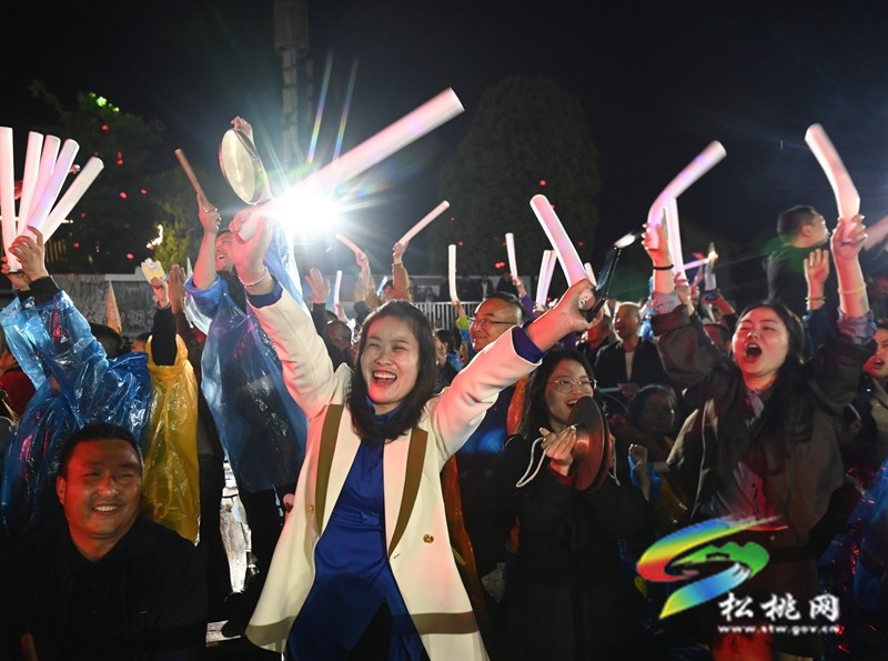 【吃貴州“晚飯”·看松桃村晚】六村“王炸”  對決松桃村晚點燃最炫民族風