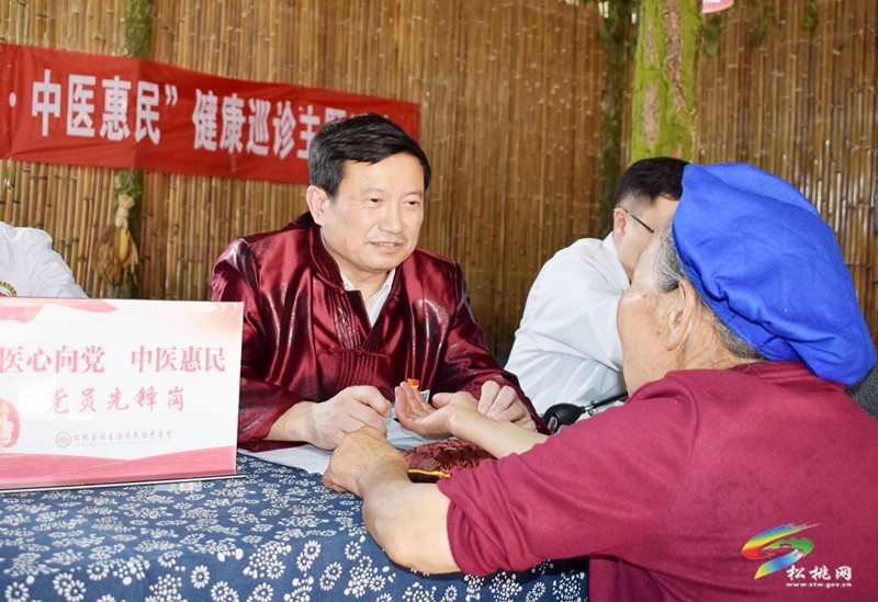 深耕苗藥傳薪火｜記全國(guó)基層名老中醫(yī)藥專家、松桃中醫(yī)院碩士生導(dǎo)師、主任醫(yī)師唐海華