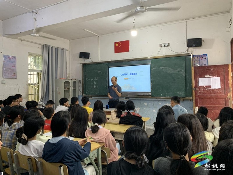 銅仁職業(yè)技術(shù)學(xué)院心理教師團(tuán)隊助力沙壩河鄉(xiāng)未成年人心理健康成長