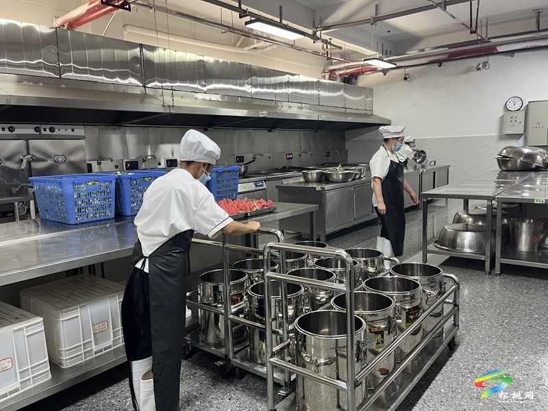 松桃：積極守護校園“舌尖上的安全” 持續(xù)提升群眾安全感