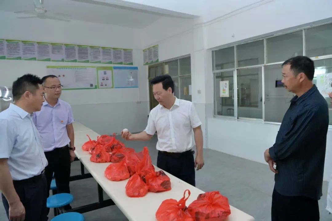 穆嶸坤到松桃調(diào)研督導(dǎo)群眾身邊不正之風(fēng)和腐敗問(wèn)題集中整治工作