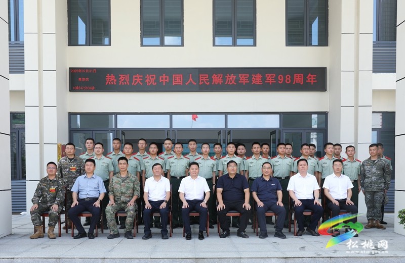 陳琪率四家班子開(kāi)展“八一”建軍節(jié)慰問(wèn)