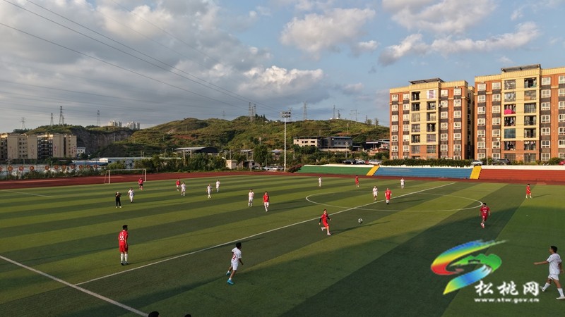 松桃村晚足球隊(duì)全力備戰(zhàn)2025-2026年度梵凈山足球聯(lián)賽