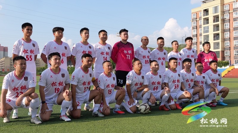 松桃村晚足球隊(duì)全力備戰(zhàn)2025-2026年度梵凈山足球聯(lián)賽