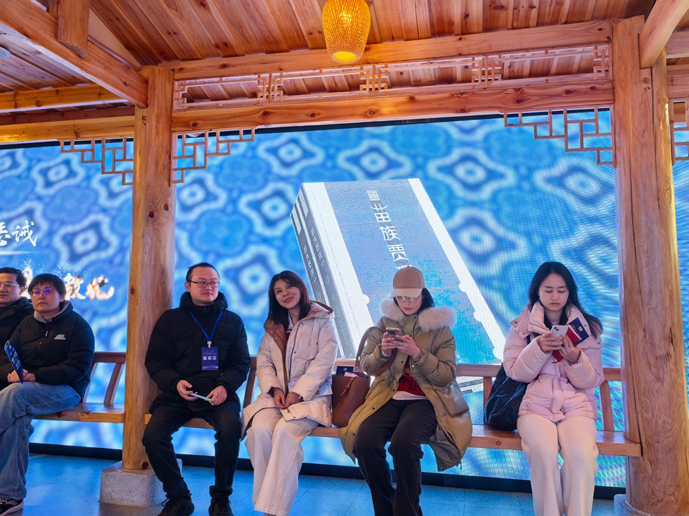 E法黔行｜三穗縣青少年法治教育實踐基地：科技賦能，讓抽象的法律條文化作可觸可感的生命體驗